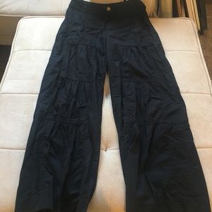 Fun flowy pants w drawstring and pockets!